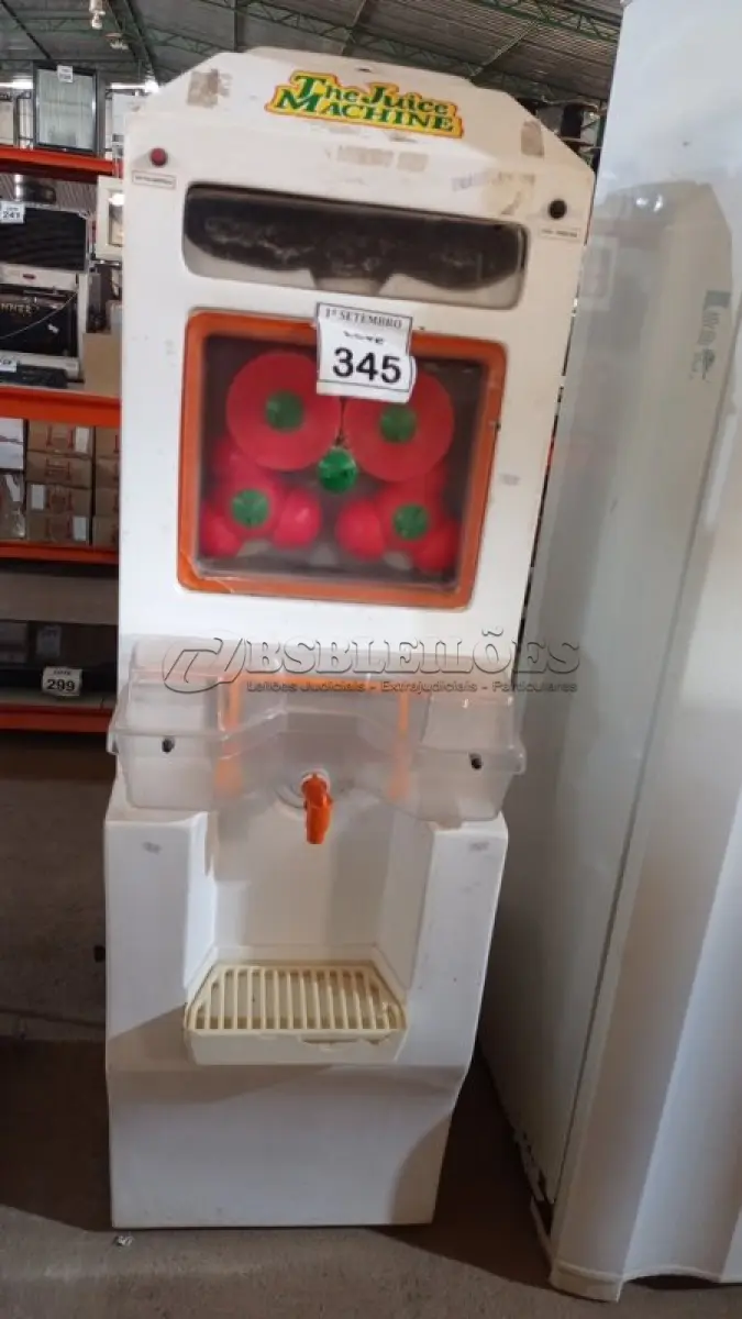 LOTE 345 - 01 MÁQUINA DE FAZER SUCO DE LARANJA. (NO ESTADO) ATENÇÃO! FAZER A VISITAÇÃO ANTES DE ARREMATAR, NÃO SABEMOS SE FUNCIONA, LEILÃO NÃO TEM GARANTIA E NEM DEVOLUÇÃO, SUJEITO A POSSÍVEIS AVARIAS VISÍVEIS/OCULTAS E/OU AUSÊNCIA DE COMPONENTES.