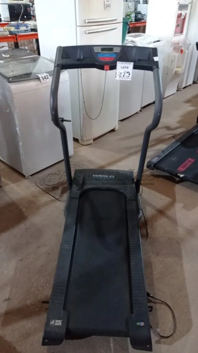 LOTE 379 - 01 ESTEIRA ERGOMÉTRICA MARCA WESLO. (NO ESTADO) ATENÇÃO! FAZER A VISITAÇÃO ANTES DE ARREMATAR, NÃO SABEMOS SE FUNCIONA, LEILÃO NÃO TEM GARANTIA E NEM DEVOLUÇÃO, SUJEITO A POSSÍVEIS AVARIAS VISÍVEIS/OCULTAS E/OU AUSÊNCIA DE COMPONENTES.