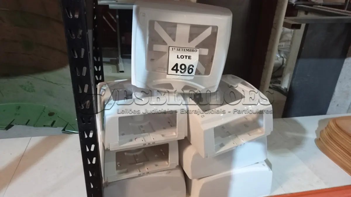 LOTE 496 - 08 DISPENSES DE PAPEL. (NO ESTADO) ATENÇÃO! FAZER A VISITAÇÃO ANTES DE ARREMATAR, NÃO SABEMOS SE FUNCIONA. LEILÃO NÃO TEM GARANTIA E NEM DEVOLUÇÃO, SUJEITO A POSSÍVEIS AVARIAS VISÍVEIS/OCULTAS E/OU AUSÊNCIA DE COMPONENTES.