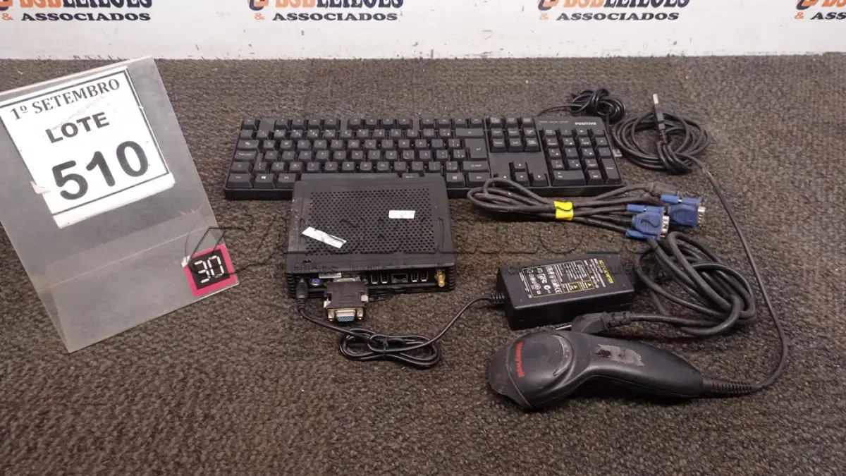 LOTE 510 - 01 MINI PC INT , 01 TECLADO, 01 LEITOR DE CÓDIGO DE BARRAS E CABOS.(NO ESTADO) ATENÇÃO! FAZER A VISITAÇÃO ANTES DE ARREMATAR, NÃO SABEMOS SE FUNCIONA, LEILÃO NÃO TEM GARANTIA E NEM DEVOLUÇÃO, SUJEITO A POSSÍVEIS AVARIAS VISÍVEIS/OCULTAS E/OU AUSÊNCIA DE COMPONENTES.