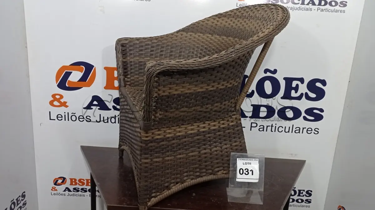 LOTE 031 - 01 POLTRONA DE JARDIM. (NO ESTADO EM QUE SE ENCONTRA. SUJEITO A AVARIAS OCULTAS/VISÍVEIS.) BF8576L