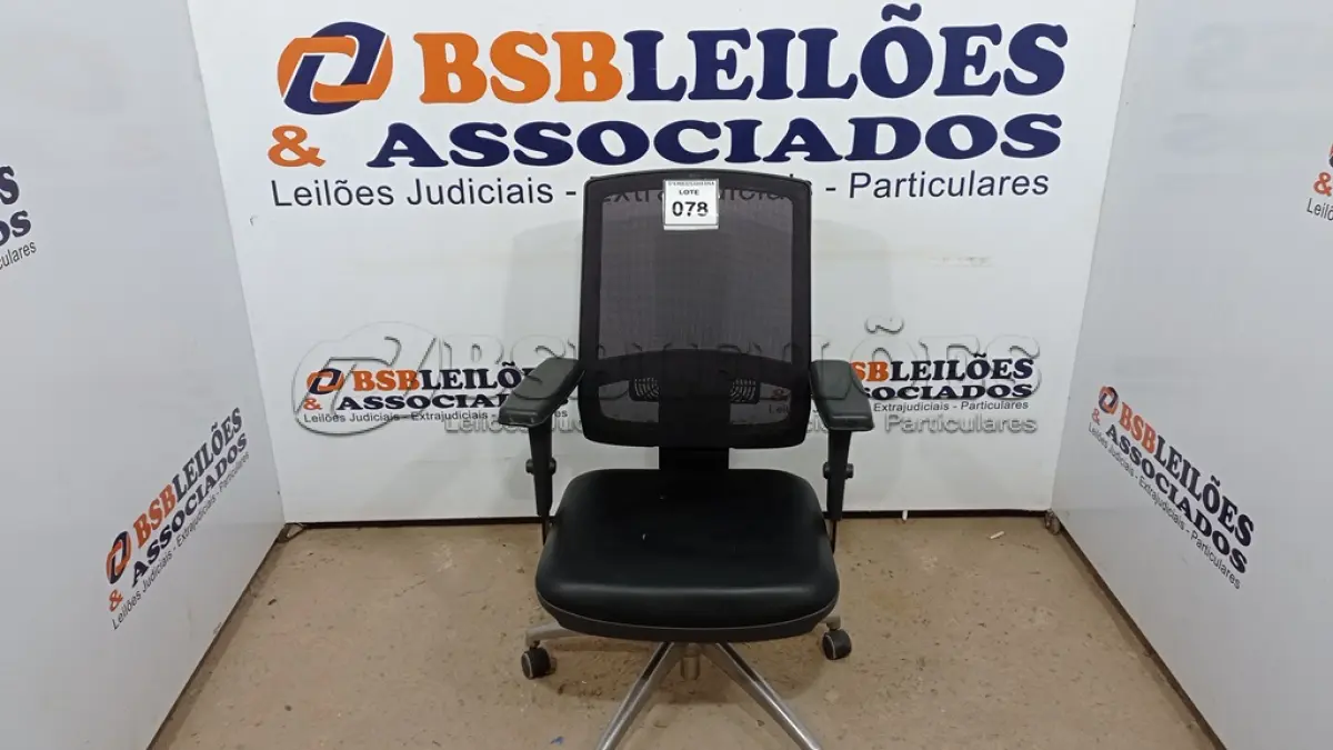 LOTE 078 - 01 CADEIRA DE ESCRITÓRIO. (NO ESTADO EM QUE SE ENCONTRA. SUJEITO A AVARIAS OCULTAS/VISÍVEIS.) AU2462D
