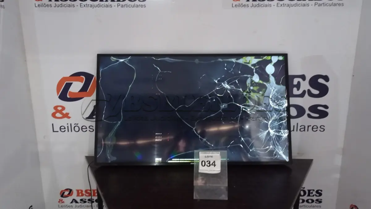 LOTE 034 - 01 SMART TV SAMSUNG 49”. (NO ESTADO EM QUE SE ENCONTRA. SUJEITO A AVARIAS OCULTAS/VISÍVEIS.)  AV9477S
