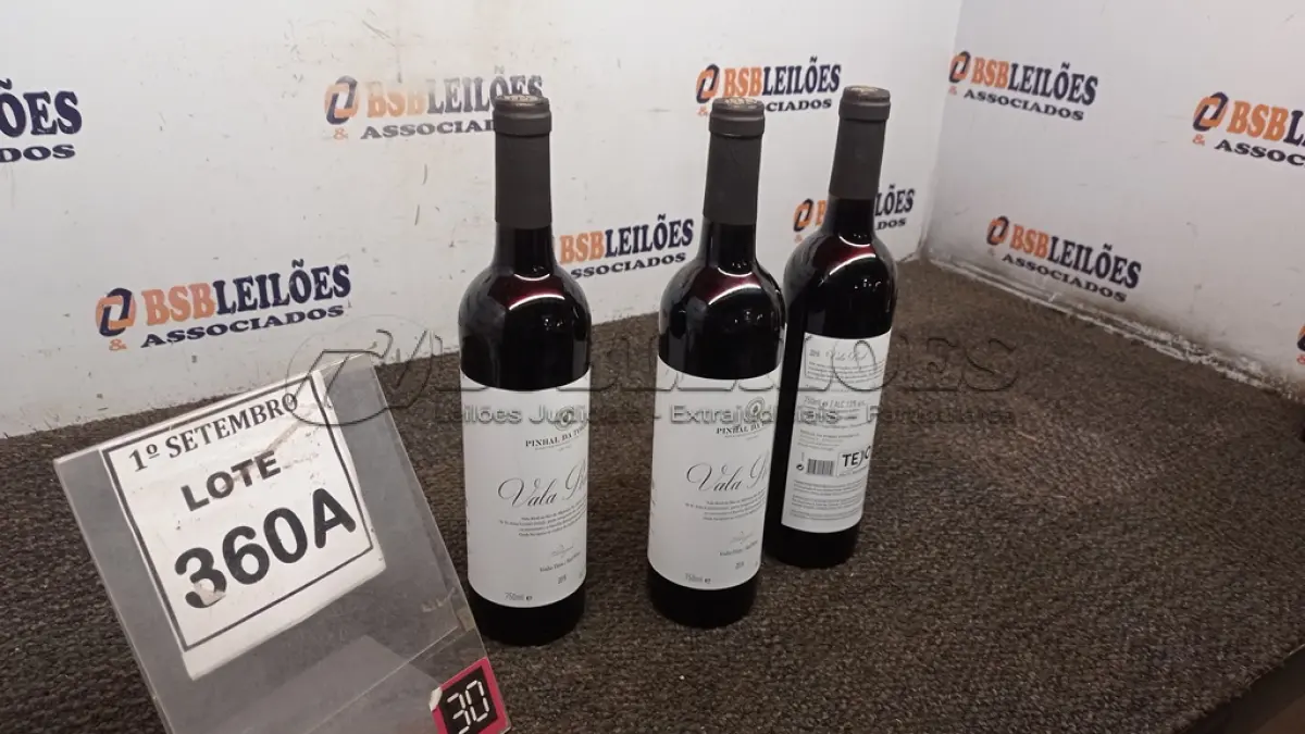 LOTE 360 - 03 GARRAFAS DE VINHO TINTO VALA REAL PORTUGUÊS SAFRA 2019 750ML. (NO ESTADO) ATENÇÃO! FAZER A VISITAÇÃO ANTES DE ARREMATAR, NÃO SABEMOS SE FUNCIONA, LEILÃO NÃO TEM GARANTIA E NEM DEVOLUÇÃO, SUJEITO A POSSÍVEIS AVARIAS VISÍVEIS/OCULTAS E/OU AUSÊNCIA DE COMPONENTES.