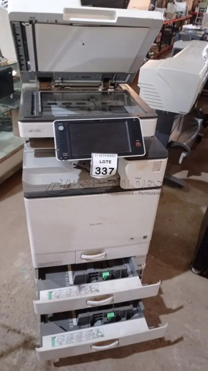 LOTE 337 - 01 COPIADORA MULTIFUNCIONAL MARCA RICOH MODELO MP C5503. (NO ESTADO) ATENÇÃO! FAZER A VISITAÇÃO ANTES DE ARREMATAR, NÃO SABEMOS SE FUNCIONA, LEILÃO NÃO TEM GARANTIA E NEM DEVOLUÇÃO, SUJEITO A POSSÍVEIS AVARIAS VISÍVEIS/OCULTAS E/OU AUSÊNCIA DE COMPONENTES.