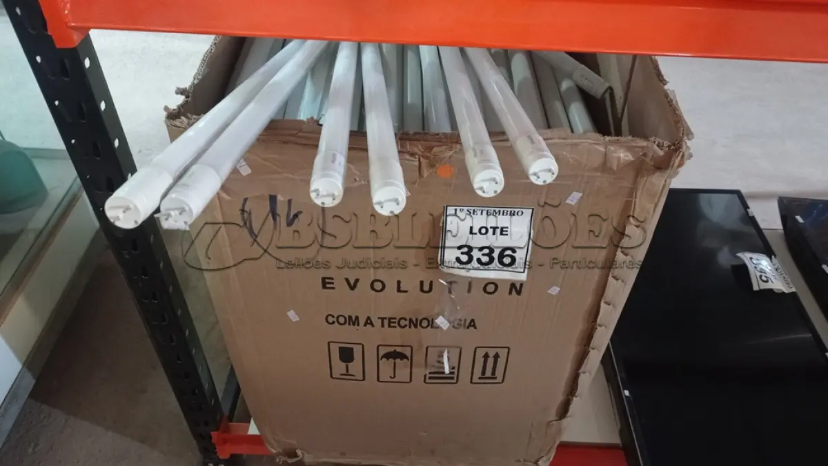 LOTE 336 - 01 LOTE COM GRANDE QUANTIDADE DE LÂMPADAS LED. (NO ESTADO) ATENÇÃO! FAZER A VISITAÇÃO ANTES DE ARREMATAR, NÃO SABEMOS SE FUNCIONA, LEILÃO NÃO TEM GARANTIA E NEM DEVOLUÇÃO, SUJEITO A POSSÍVEIS AVARIAS VISÍVEIS/OCULTAS E/OU AUSÊNCIA DE COMPONENTES.