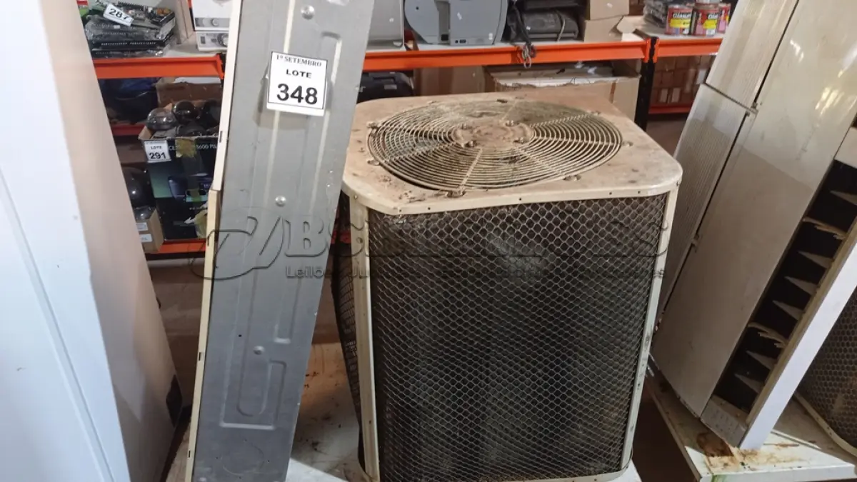 LOTE 348 - 01 AR CONDICIONADO 56000BTUS MARCA ELECTROLUX. (NO ESTADO) ATENÇÃO! FAZER A VISITAÇÃO ANTES DE ARREMATAR, NÃO SABEMOS SE FUNCIONA, LEILÃO NÃO TEM GARANTIA E NEM DEVOLUÇÃO, SUJEITO A POSSÍVEIS AVARIAS VISÍVEIS/OCULTAS E/OU AUSÊNCIA DE COMPONENTES.