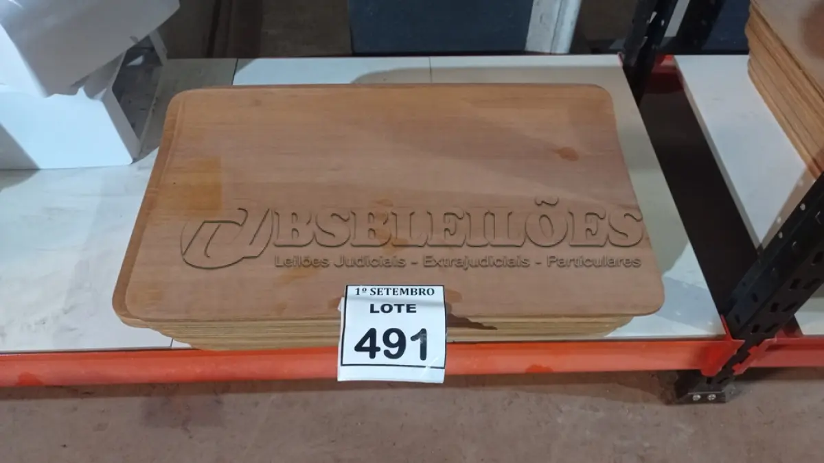 LOTE 491 - 20 PEÇAS DE MADEIRA. (NO ESTADO) ATENÇÃO! FAZER A VISITAÇÃO ANTES DE ARREMATAR, NÃO SABEMOS SE FUNCIONA. LEILÃO NÃO TEM GARANTIA E NEM DEVOLUÇÃO, SUJEITO A POSSÍVEIS AVARIAS VISÍVEIS/OCULTAS E/OU AUSÊNCIA DE COMPONENTES.