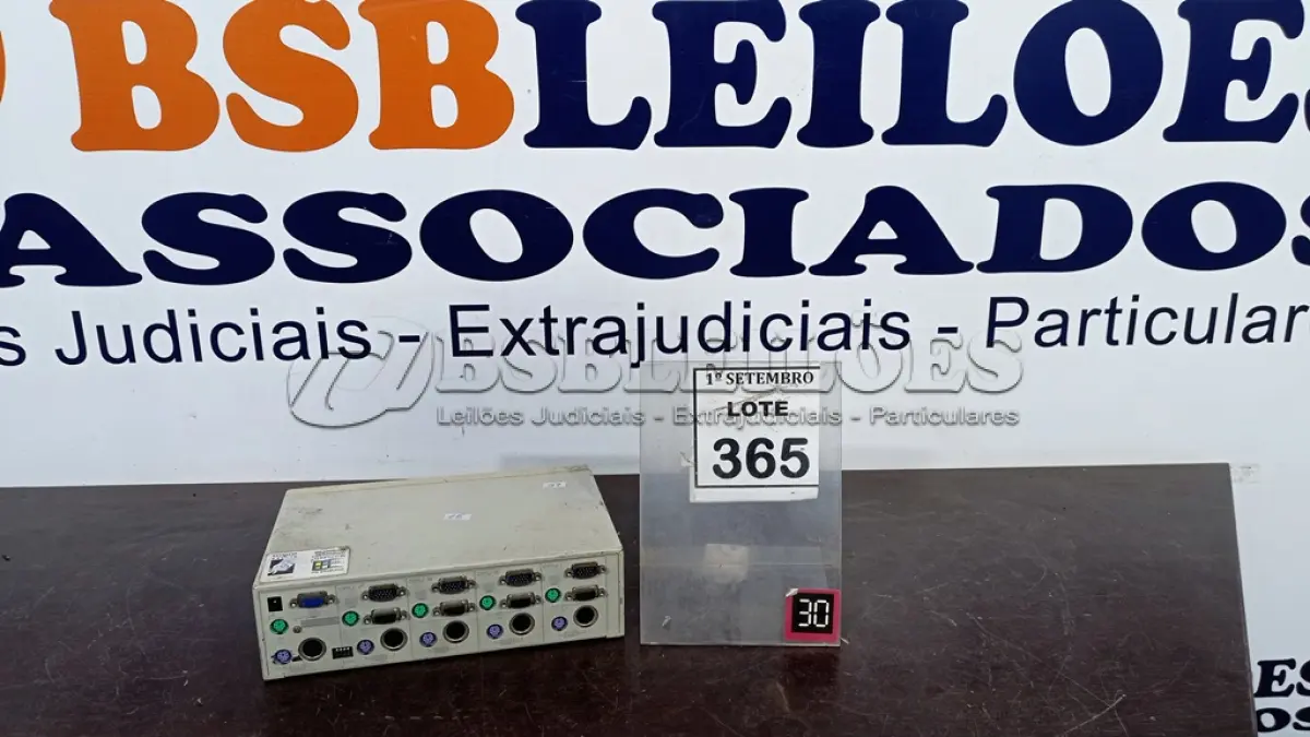 LOTE 365 - 01 SWITCH KVM ATEM MASTER VIEW. (NO ESTADO) ATENÇÃO! FAZER A VISITAÇÃO ANTES DE ARREMATAR, NÃO SABEMOS SE FUNCIONA, LEILÃO NÃO TEM GARANTIA E NEM DEVOLUÇÃO, SUJEITO A POSSÍVEIS AVARIAS VISÍVEIS/OCULTAS E/OU AUSÊNCIA DE COMPONENTES.