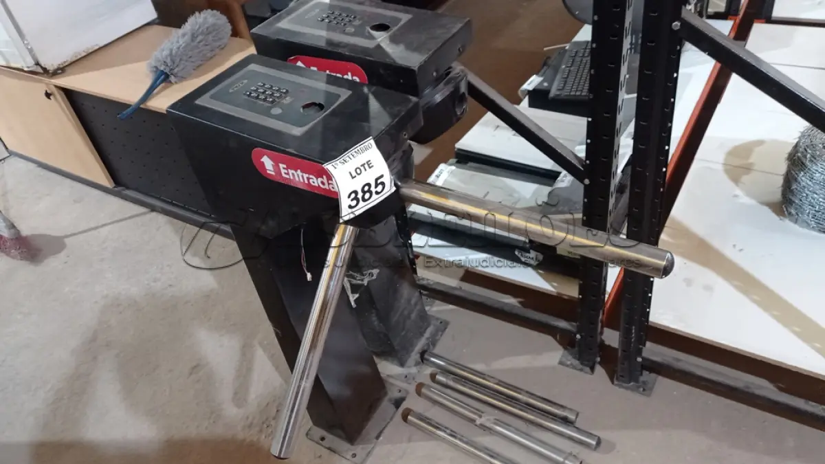 LOTE 385 - 02 CATRACAS DE ACESSO. (NO ESTADO) ATENÇÃO! FAZER A VISITAÇÃO ANTES DE ARREMATAR, NÃO SABEMOS SE FUNCIONA, LEILÃO NÃO TEM GARANTIA E NEM DEVOLUÇÃO, SUJEITO A POSSÍVEIS AVARIAS VISÍVEIS/OCULTAS E/OU AUSÊNCIA DE COMPONENTES.