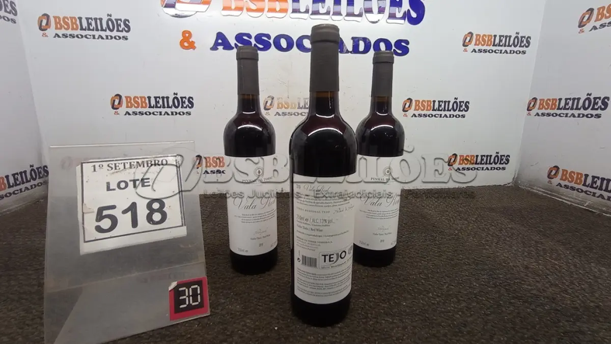 LOTE 518 - 03 GARRAFAS DE VINHO TINTO VALA REAL PORTUGUÊS SAFRA 2019 750ML. (NO ESTADO) ATENÇÃO! FAZER A VISITAÇÃO ANTES DE ARREMATAR, NÃO SABEMOS SE FUNCIONA, LEILÃO NÃO TEM GARANTIA E NEM DEVOLUÇÃO, SUJEITO A POSSÍVEIS AVARIAS VISÍVEIS/OCULTAS E/OU AUSÊNCIA DE COMPONENTES.