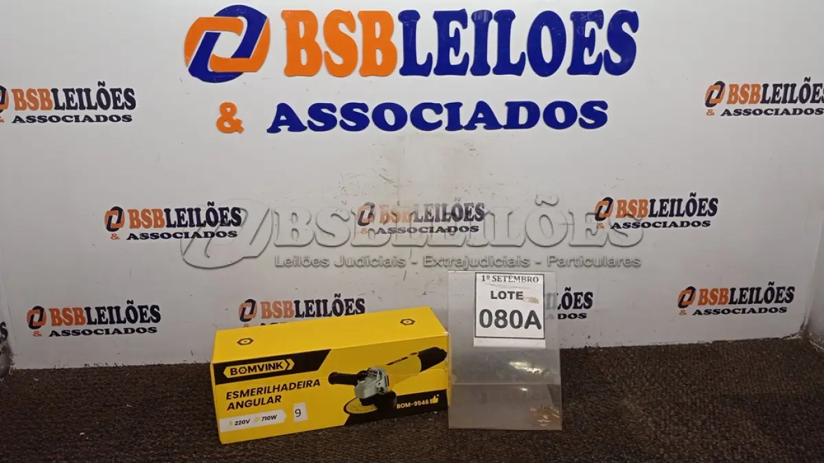 LOTE 080 - 01 ESMERILHADEIRA ANGULAR 220V 710W ACESSÓRIOS 1CHAVE 1 PROTETOR 1MANOPLA. (NO ESTADO) ATENÇÃO! FAZER A VISITAÇÃO ANTES DE ARREMATAR, NÃO SABEMOS SE FUNCIONA, LEILÃO NÃO TEM GARANTIA E NEM DEVOLUÇÃO, SUJEITO A POSSÍVEIS AVARIAS VISÍVEIS/OCULTAS E/OU AUSÊNCIA DE COMPONENTES.