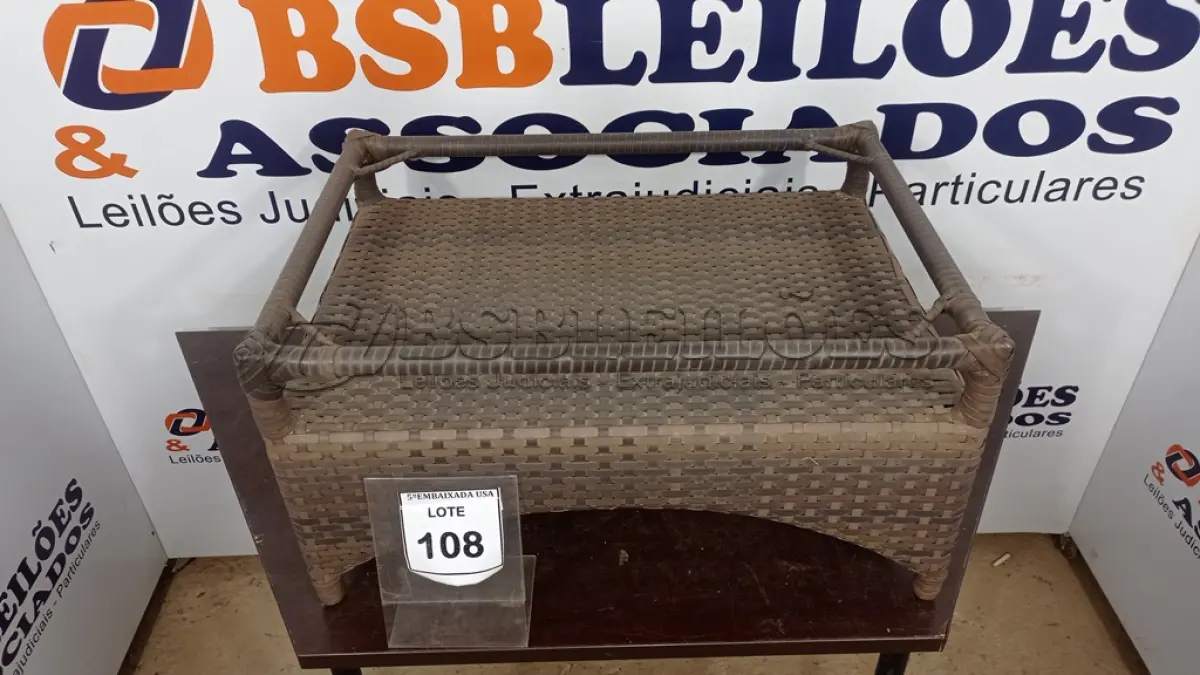 LOTE 108 - 01 MESINHA DE CENTRO DE JARDIM. (NO ESTADO EM QUE SE ENCONTRA. SUJEITO A AVARIAS OCULTAS/VISÍVEIS.) AV9405L