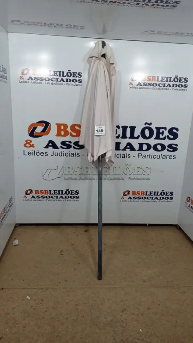 LOTE 149 - 01 GUARDA SOL. (NO ESTADO EM QUE SE ENCONTRA. SUJEITO A AVARIAS OCULTAS/VISÍVEIS.) BH1638M