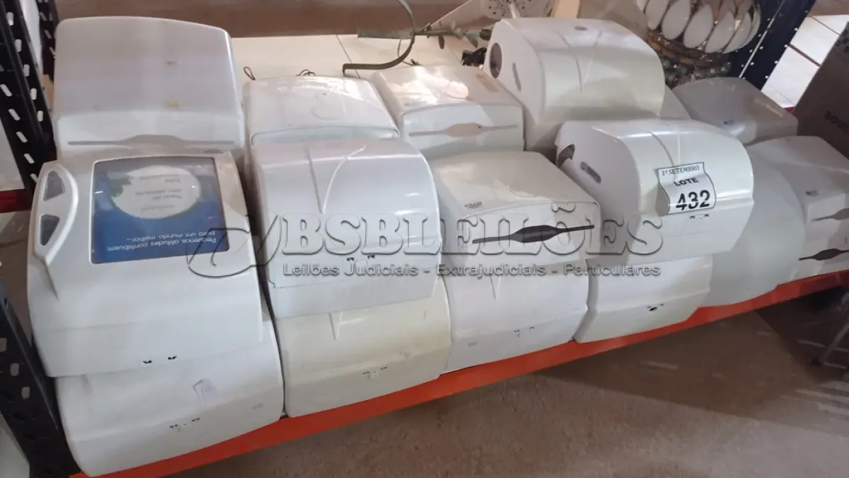 LOTE 432 - 01 LOTE COM GRANDE QUANTIDADE DE DISPENSADORES DE PAPEL. (NO ESTADO) ATENÇÃO! FAZER A VISITAÇÃO ANTES DE ARREMATAR, NÃO SABEMOS SE FUNCIONA, LEILÃO NÃO TEM GARANTIA E NEM DEVOLUÇÃO, SUJEITO A POSSÍVEIS AVARIAS VISÍVEIS/OCULTAS E/OU AUSÊNCIA DE COMPONENTES.