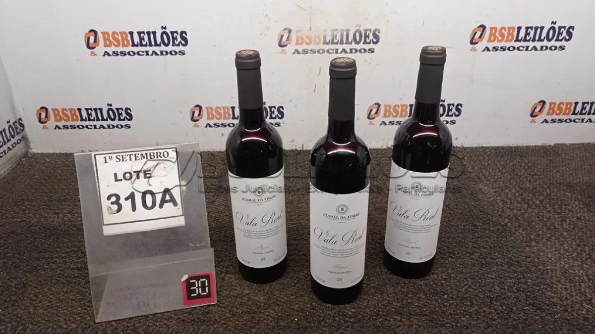 LOTE 310 - 03 GARRAFAS DE VINHO TINTO VALA REAL PORTUGUÊS SAFRA 2019 750ML. (NO ESTADO) ATENÇÃO! FAZER A VISITAÇÃO ANTES DE ARREMATAR, NÃO SABEMOS SE FUNCIONA, LEILÃO NÃO TEM GARANTIA E NEM DEVOLUÇÃO, SUJEITO A POSSÍVEIS AVARIAS VISÍVEIS/OCULTAS E/OU AUSÊNCIA DE COMPONENTES.