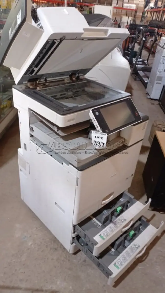 LOTE 337 - 01 COPIADORA MULTIFUNCIONAL MARCA RICOH MODELO MP C5503. (NO ESTADO) ATENÇÃO! FAZER A VISITAÇÃO ANTES DE ARREMATAR, NÃO SABEMOS SE FUNCIONA, LEILÃO NÃO TEM GARANTIA E NEM DEVOLUÇÃO, SUJEITO A POSSÍVEIS AVARIAS VISÍVEIS/OCULTAS E/OU AUSÊNCIA DE COMPONENTES.