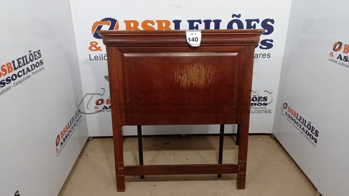 LOTE 140 - 01 CABECEIRA DE CAMA. (NO ESTADO EM QUE SE ENCONTRA. SUJEITO A AVARIAS OCULTAS/VISÍVEIS.)  BF8593U