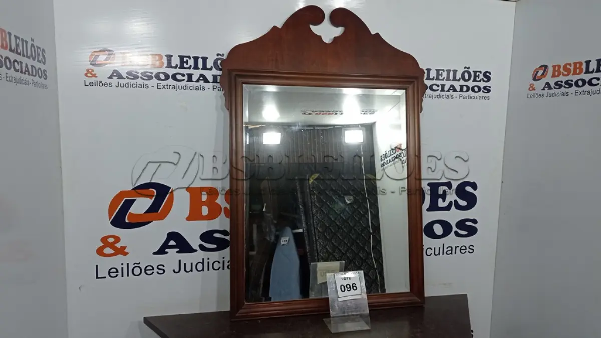 LOTE 096 - 01 ESPELHO. (NO ESTADO EM QUE SE ENCONTRA. SUJEITO A AVARIAS OCULTAS/VISÍVEIS.) AV9864P