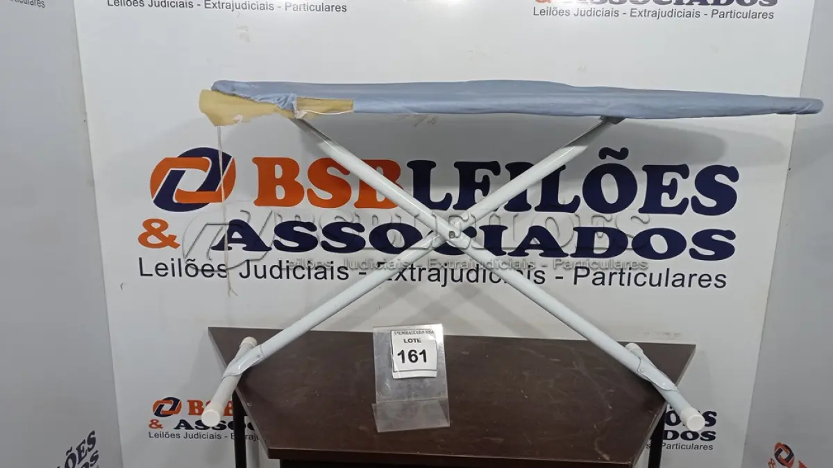 LOTE 161 - 01 TÁBUA DE PASSAR ROUPAS. (NO ESTADO EM QUE SE ENCONTRA. SUJEITO A AVARIAS OCULTAS/VISÍVEIS.)
