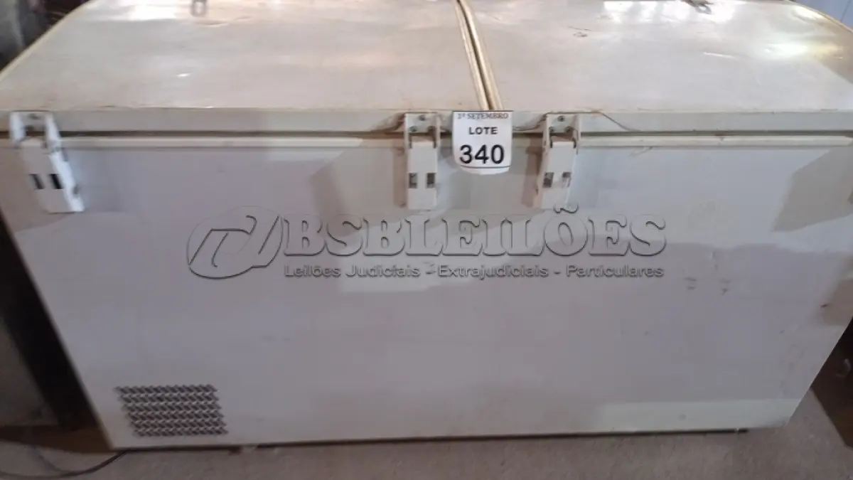 LOTE 340 - 01 FREEZER HORIZONTAL 02 PORTAS MARCA GELOPAR. (NO ESTADO) ATENÇÃO! FAZER A VISITAÇÃO ANTES DE ARREMATAR, NÃO SABEMOS SE FUNCIONA, LEILÃO NÃO TEM GARANTIA E NEM DEVOLUÇÃO, SUJEITO A POSSÍVEIS AVARIAS VISÍVEIS/OCULTAS E/OU AUSÊNCIA DE COMPONENTES.