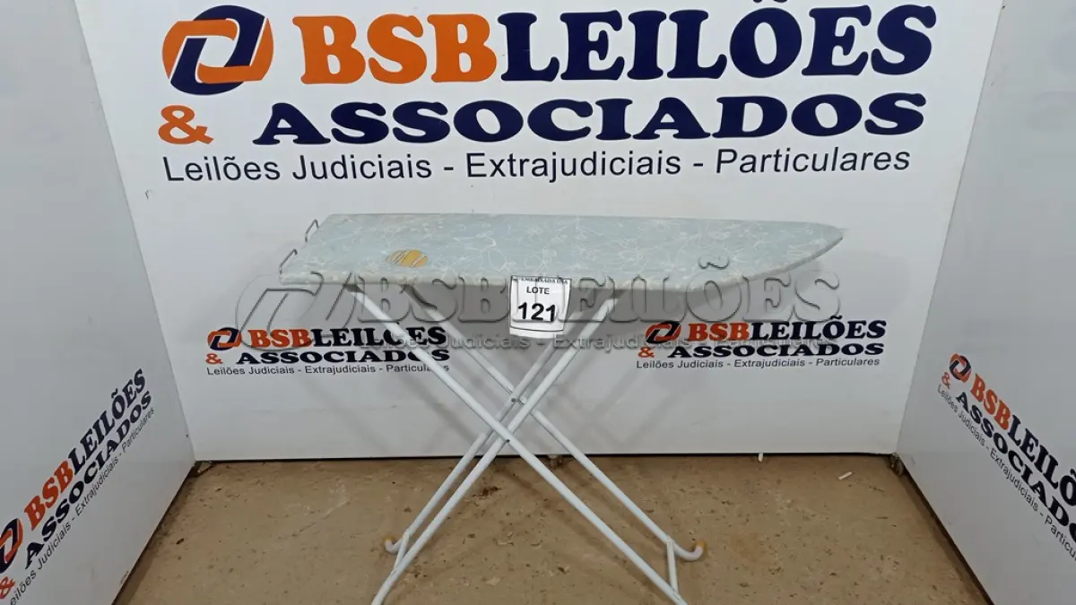 LOTE 121 - 01 TÁBUA DE PASSAR ROUPAS. (NO ESTADO EM QUE SE ENCONTRA. SUJEITO A AVARIAS OCULTAS/VISÍVEIS.)