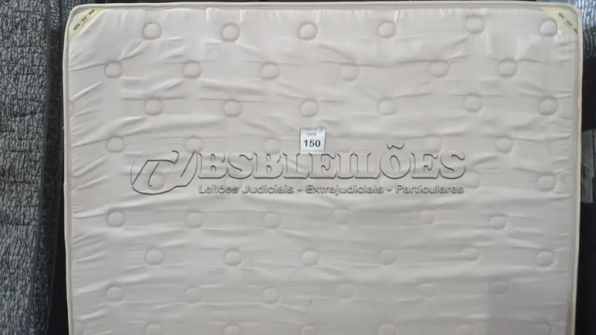 LOTE 150 - 01 COLCHÃO DE CASAL COM BASES 1,98CM X 1,58CM. (NO ESTADO EM QUE SE ENCONTRA. SUJEITO A AVARIAS OCULTAS/VISÍVEIS.) BJ6976U