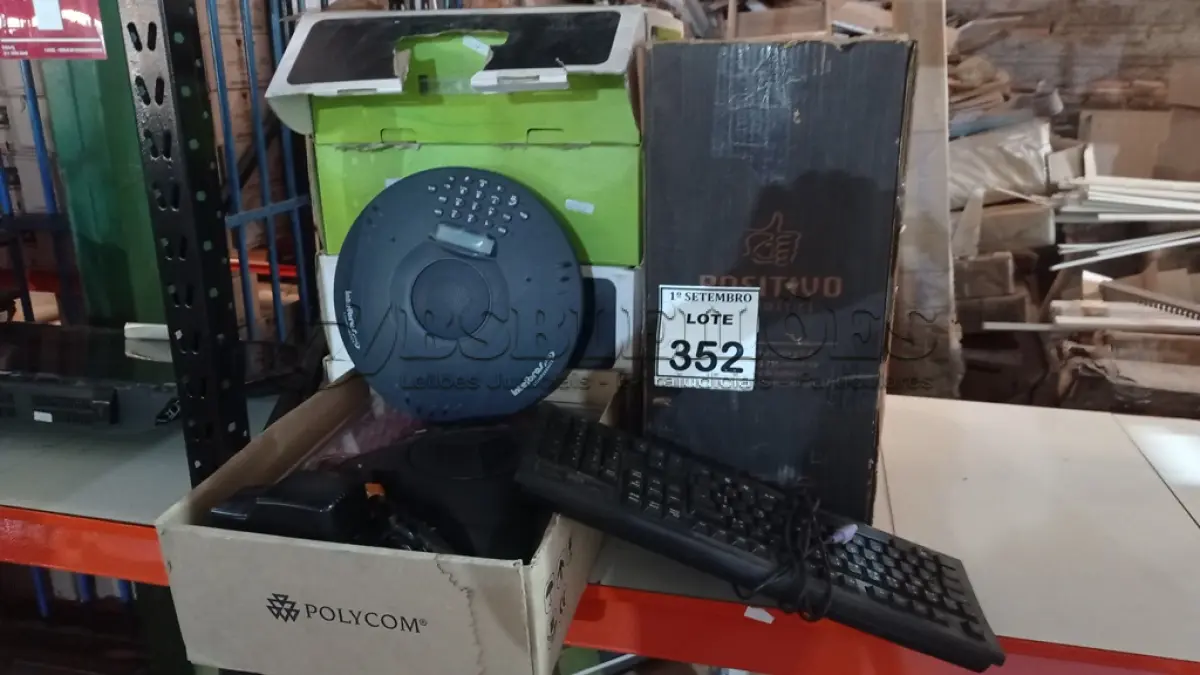 LOTE 352 - 04 APARELHOS DE AUDIOCONFERÊNCIA MARCA INTELBRAS E 01 MARCA POLYCOM E GRANDE QUANTIDADE DE TECLADOS PARA PC MARCAS E MODELOS DIVERSOS. (NO ESTADO) ATENÇÃO! FAZER A VISITAÇÃO ANTES DE ARREMATAR, NÃO SABEMOS SE FUNCIONA, LEILÃO NÃO TEM GARANTIA E NEM DEVOLUÇÃO, SUJEITO A POSSÍVEIS AVARIAS VISÍVEIS/OCULTAS E/OU AUSÊNCIA DE COMPONENTES.