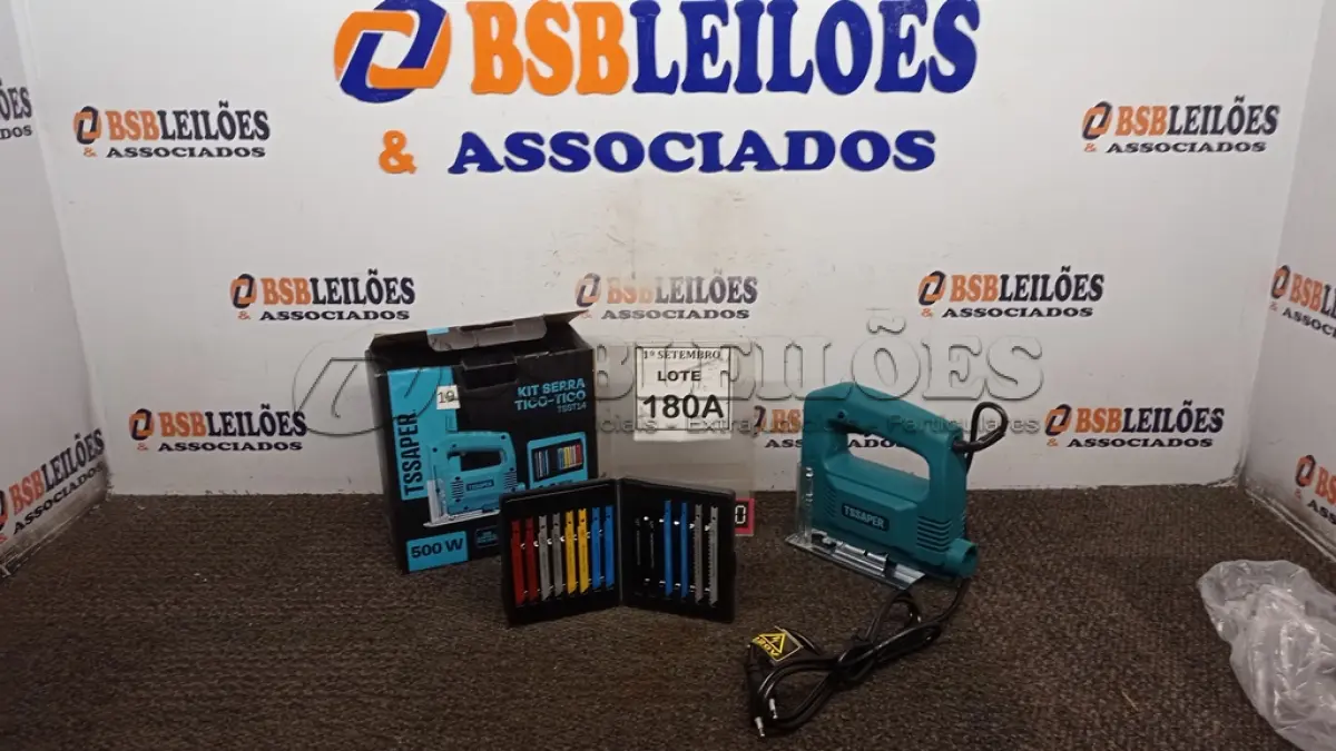 LOTE 180 - 01 KIT SERRA TICO-TICO 220V 500W + MALETA COM 14 SERRAS PARA MEDEIRA E METAL. (NO ESTADO) ATENÇÃO! FAZER A VISITAÇÃO ANTES DE ARREMATAR, NÃO SABEMOS SE FUNCIONA, LEILÃO NÃO TEM GARANTIA E NEM DEVOLUÇÃO, SUJEITO A POSSÍVEIS AVARIAS VISÍVEIS/OCULTAS E/OU AUSÊNCIA DE COMPONENTES.