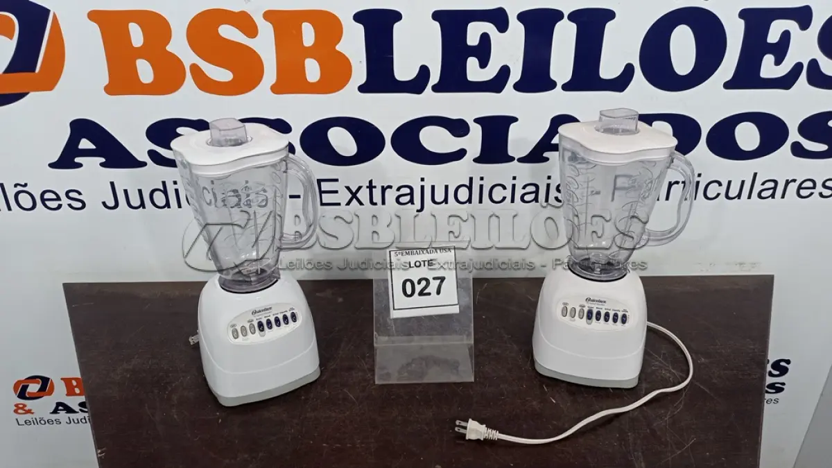 LOTE 027 - 02 LIQUIDIFICADORES OSTERIZER 110V. (NO ESTADO EM QUE SE ENCONTRA. SUJEITO A AVARIAS OCULTAS/VISÍVEIS.)