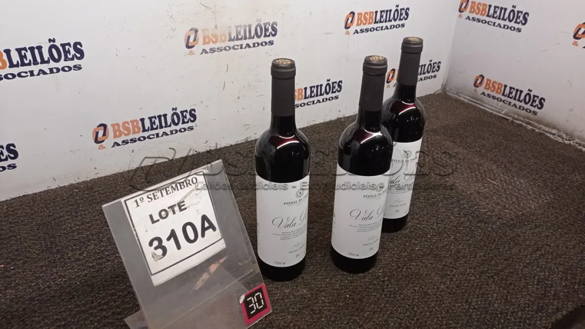 LOTE 310 - 03 GARRAFAS DE VINHO TINTO VALA REAL PORTUGUÊS SAFRA 2019 750ML. (NO ESTADO) ATENÇÃO! FAZER A VISITAÇÃO ANTES DE ARREMATAR, NÃO SABEMOS SE FUNCIONA, LEILÃO NÃO TEM GARANTIA E NEM DEVOLUÇÃO, SUJEITO A POSSÍVEIS AVARIAS VISÍVEIS/OCULTAS E/OU AUSÊNCIA DE COMPONENTES.