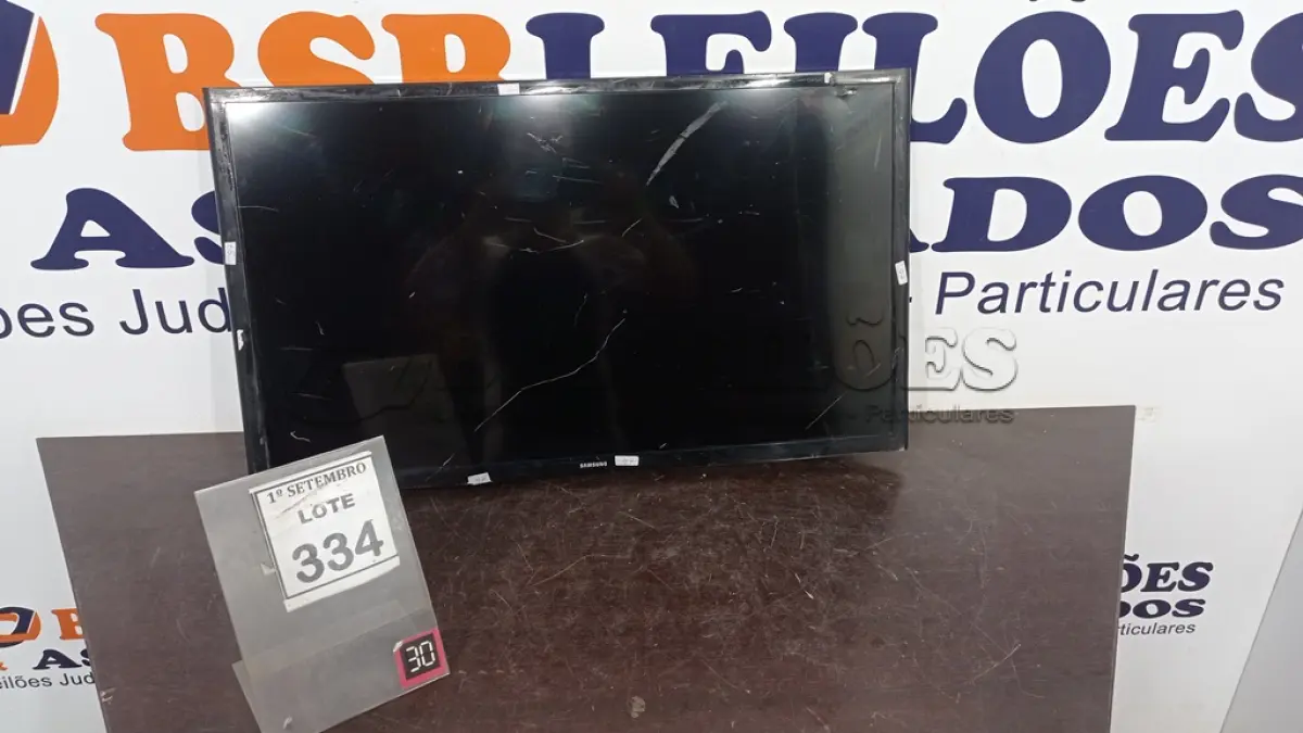 LOTE 334 - 01 TV LCD 32’’ MARCA SAMSUNG. (NO ESTADO) ATENÇÃO! FAZER A VISITAÇÃO ANTES DE ARREMATAR, NÃO SABEMOS SE FUNCIONA, LEILÃO NÃO TEM GARANTIA E NEM DEVOLUÇÃO, SUJEITO A POSSÍVEIS AVARIAS VISÍVEIS/OCULTAS E/OU AUSÊNCIA DE COMPONENTES.