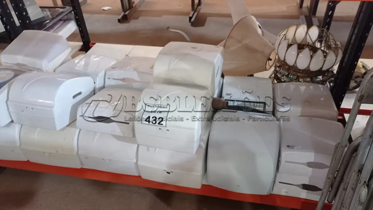 LOTE 432 - 01 LOTE COM GRANDE QUANTIDADE DE DISPENSADORES DE PAPEL. (NO ESTADO) ATENÇÃO! FAZER A VISITAÇÃO ANTES DE ARREMATAR, NÃO SABEMOS SE FUNCIONA, LEILÃO NÃO TEM GARANTIA E NEM DEVOLUÇÃO, SUJEITO A POSSÍVEIS AVARIAS VISÍVEIS/OCULTAS E/OU AUSÊNCIA DE COMPONENTES.