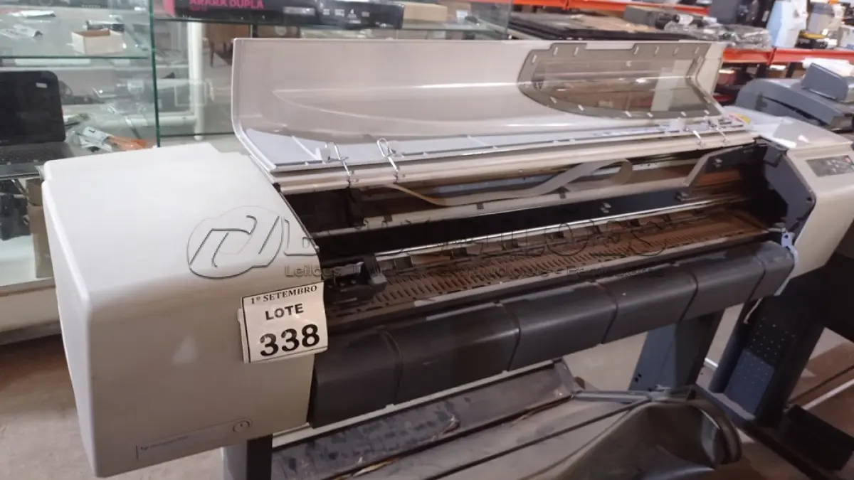 LOTE 338 - 01 PLOTTER MARCA HP MODELO DESIGNJET 500. (NO ESTADO) ATENÇÃO! FAZER A VISITAÇÃO ANTES DE ARREMATAR, NÃO SABEMOS SE FUNCIONA, LEILÃO NÃO TEM GARANTIA E NEM DEVOLUÇÃO, SUJEITO A POSSÍVEIS AVARIAS VISÍVEIS/OCULTAS E/OU AUSÊNCIA DE COMPONENTES.
