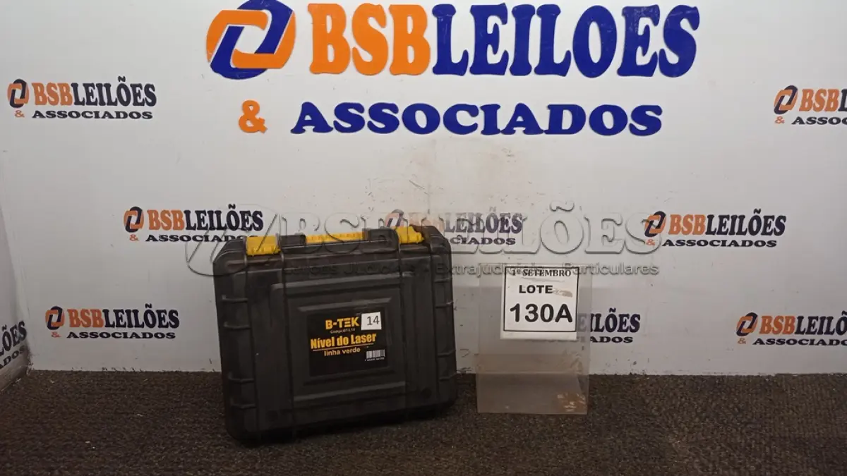 LOTE 130 - 01 NIVEL A LASER COM 2 BATERIAS MALETA ÓCULOS DE PROTEÇÃO. (NO ESTADO) ATENÇÃO! FAZER A VISITAÇÃO ANTES DE ARREMATAR, NÃO SABEMOS SE FUNCIONA, LEILÃO NÃO TEM GARANTIA E NEM DEVOLUÇÃO, SUJEITO A POSSÍVEIS AVARIAS VISÍVEIS/OCULTAS E/OU AUSÊNCIA DE COMPONENTES.