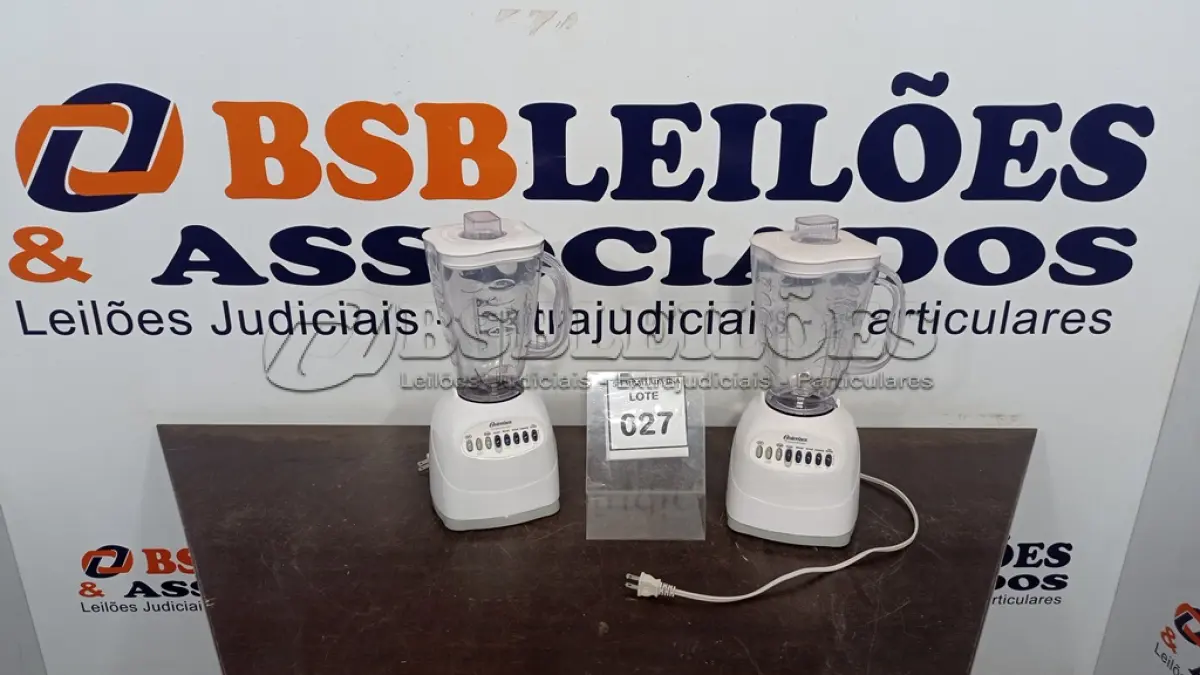 LOTE 027 - 02 LIQUIDIFICADORES OSTERIZER 110V. (NO ESTADO EM QUE SE ENCONTRA. SUJEITO A AVARIAS OCULTAS/VISÍVEIS.)