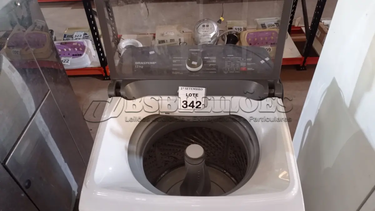 LOTE 342 - 01 MÁQUINA DE LAVAR 12KG MARCA BRASTEMP 220V. (NO ESTADO) ATENÇÃO! FAZER A VISITAÇÃO ANTES DE ARREMATAR, NÃO SABEMOS SE FUNCIONA, LEILÃO NÃO TEM GARANTIA E NEM DEVOLUÇÃO, SUJEITO A POSSÍVEIS AVARIAS VISÍVEIS/OCULTAS E/OU AUSÊNCIA DE COMPONENTES.