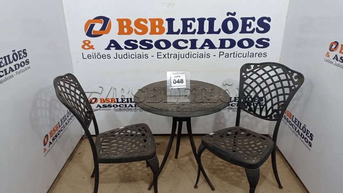 LOTE 048 - 02 CADEIRAS DE JARDIM E 01 MESA DE JARDIM AV9897R /AV9897W/ AV9897V