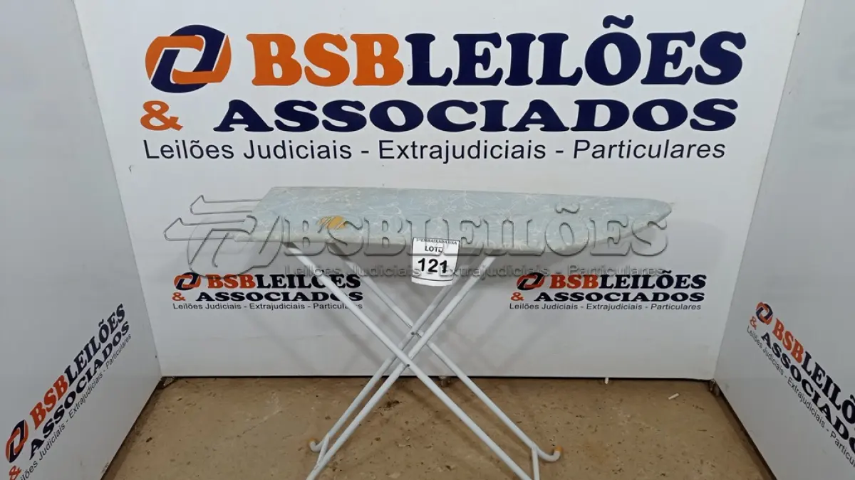 LOTE 121 - 01 TÁBUA DE PASSAR ROUPAS. (NO ESTADO EM QUE SE ENCONTRA. SUJEITO A AVARIAS OCULTAS/VISÍVEIS.)