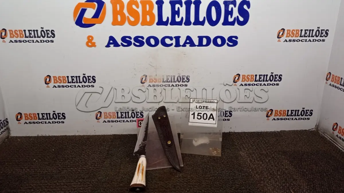LOTE 150 - 01 FACA ARTESANAL  JUSTICEIRO AÇO CARBONO E CABO DE MADEIRA 39CM. (NO ESTADO) ATENÇÃO! FAZER A VISITAÇÃO ANTES DE ARREMATAR, NÃO SABEMOS SE FUNCIONA, LEILÃO NÃO TEM GARANTIA E NEM DEVOLUÇÃO, SUJEITO A POSSÍVEIS AVARIAS VISÍVEIS/OCULTAS E/OU AUSÊNCIA DE COMPONENTES.
