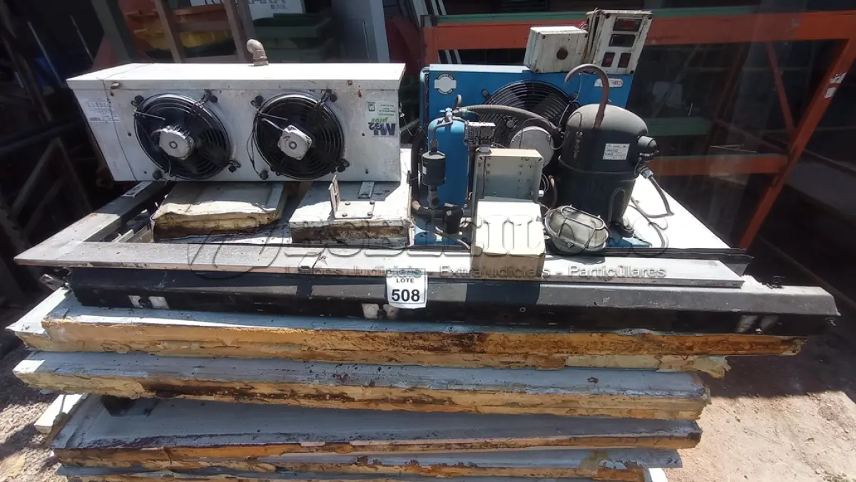 LOTE 508 - 01 CÂMARA FRIA COM PLACAS DE POLIURETANO, 01 EVAPORADORA E 01 CONDENSADORA. (NO ESTADO) ATENÇÃO! FAZER A VISITAÇÃO ANTES DE ARREMATAR, NÃO SABEMOS SE FUNCIONA. LEILÃO NÃO TEM GARANTIA E NEM DEVOLUÇÃO, SUJEITO A POSSÍVEIS AVARIAS VISÍVEIS/OCULTAS E/OU AUSÊNCIA DE COMPONENTES.