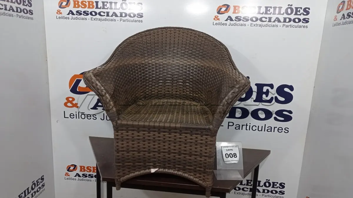 LOTE 008 - 01 CADEIRA DE JARDIM. (NO ESTADO EM QUE SE ENCONTRA. SUJEITO A AVARIAS OCULTAS/VISÍVEIS.) BF8719E