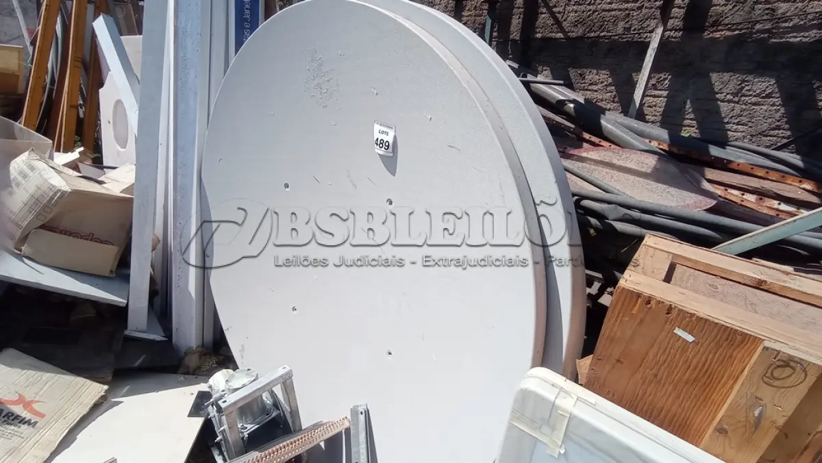 LOTE 489 - 03 ANTENAS PARABÓLICAS. (NO ESTADO) ATENÇÃO! FAZER A VISITAÇÃO ANTES DE ARREMATAR, NÃO SABEMOS SE FUNCIONA, LEILÃO NÃO TEM GARANTIA E NEM DEVOLUÇÃO, SUJEITO A POSSÍVEIS AVARIAS VISÍVEIS/OCULTAS E/OU AUSÊNCIA DE COMPONENTES.