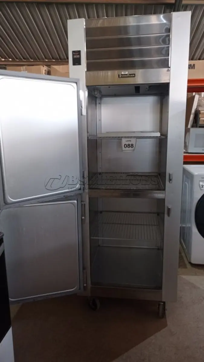 LOTE 088 - 01 FREZER VERTICAL 2 PORTAS TRAULSEN EM INOX 110V. (NO ESTADO EM QUE SE ENCONTRA. SUJEITO A AVARIAS OCULTAS/VISÍVEIS.) AV9668T