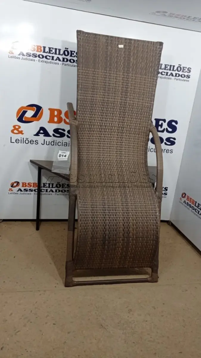 LOTE 014 - 01 CADEIRA DE JARDIM (ESPRIGUICADEIRA). (NO ESTADO EM QUE SE ENCONTRA. SUJEITO A AVARIAS OCULTAS/VISÍVEIS.) AV9505A