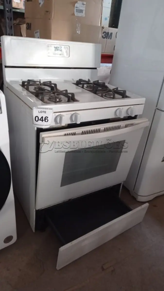 LOTE 046 - 01 FOGÃO 04 BOCAS WHIRLPOOL 110V BF8703L. (NO ESTADO EM QUE SE ENCONTRA. SUJEITO A AVARIAS OCULTAS/VISÍVEIS.)