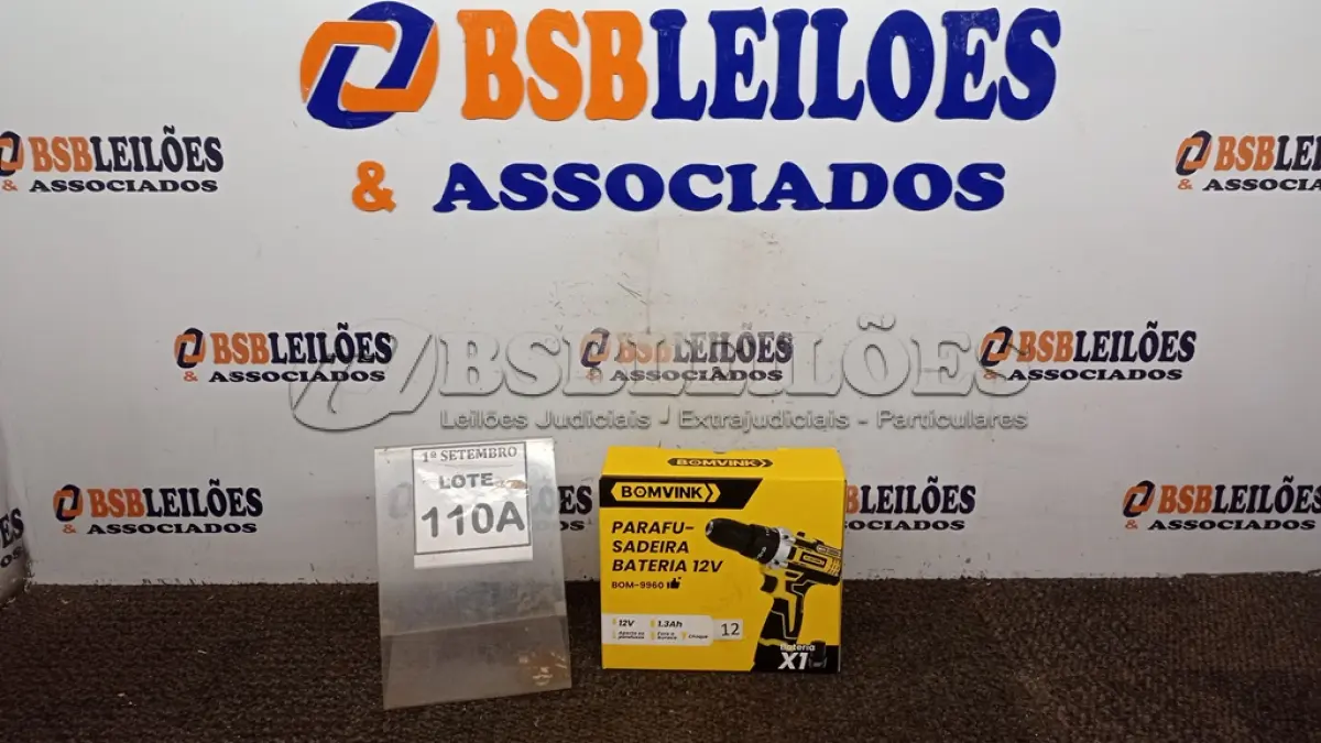 LOTE 110 - 01 PARAFUSADEIRA A BATERIA 12V 2BITS E CARREGADOR. (NO ESTADO) ATENÇÃO! FAZER A VISITAÇÃO ANTES DE ARREMATAR, NÃO SABEMOS SE FUNCIONA, LEILÃO NÃO TEM GARANTIA E NEM DEVOLUÇÃO, SUJEITO A POSSÍVEIS AVARIAS VISÍVEIS/OCULTAS E/OU AUSÊNCIA DE COMPONENTES.