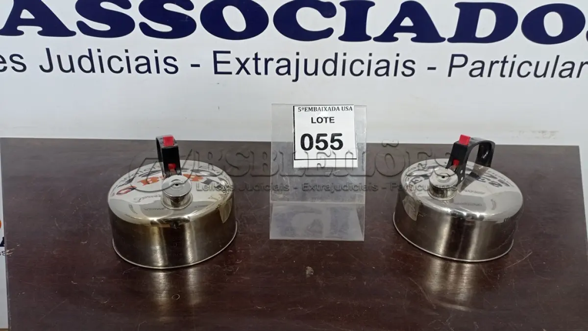 LOTE 055 - 02 CHALEIRAS. (NO ESTADO EM QUE SE ENCONTRA. SUJEITO A AVARIAS OCULTAS/VISÍVEIS.)