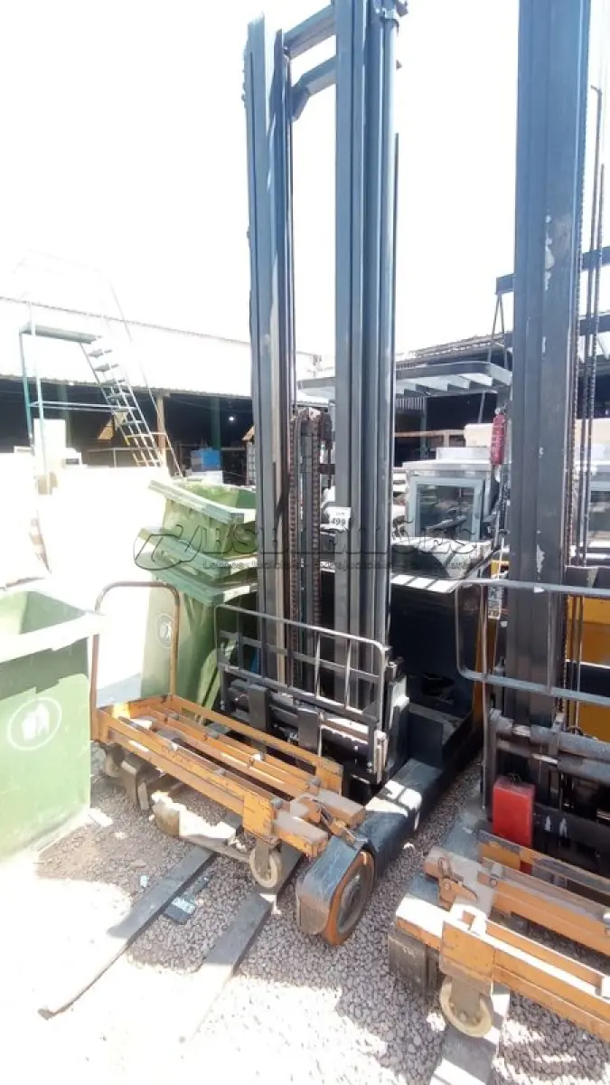 LOTE 493 - 01 EMPILHADEIRA ELÉTRICA. (NO ESTADO) ATENÇÃO! FAZER A VISITAÇÃO ANTES DE ARREMATAR, NÃO SABEMOS SE FUNCIONA. LEILÃO NÃO TEM GARANTIA E NEM DEVOLUÇÃO, SUJEITO A POSSÍVEIS AVARIAS VISÍVEIS/OCULTAS E/OU AUSÊNCIA DE COMPONENTES.
