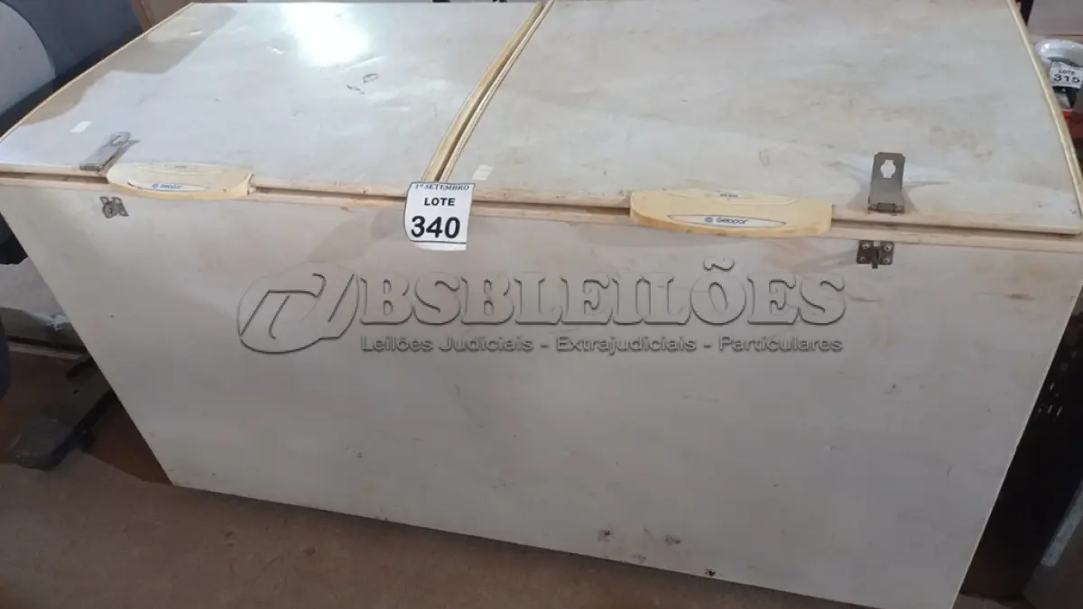 LOTE 340 - 01 FREEZER HORIZONTAL 02 PORTAS MARCA GELOPAR. (NO ESTADO) ATENÇÃO! FAZER A VISITAÇÃO ANTES DE ARREMATAR, NÃO SABEMOS SE FUNCIONA, LEILÃO NÃO TEM GARANTIA E NEM DEVOLUÇÃO, SUJEITO A POSSÍVEIS AVARIAS VISÍVEIS/OCULTAS E/OU AUSÊNCIA DE COMPONENTES.